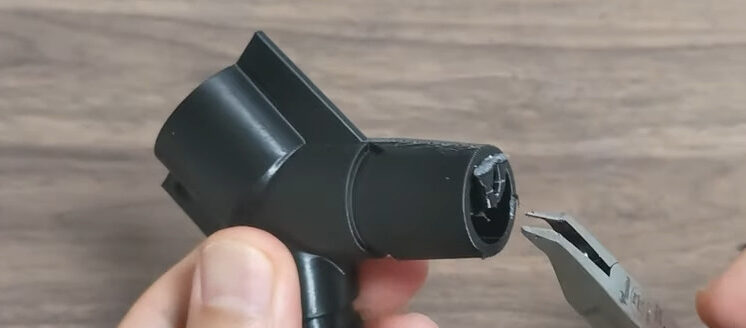 サポートをニッパーで除去