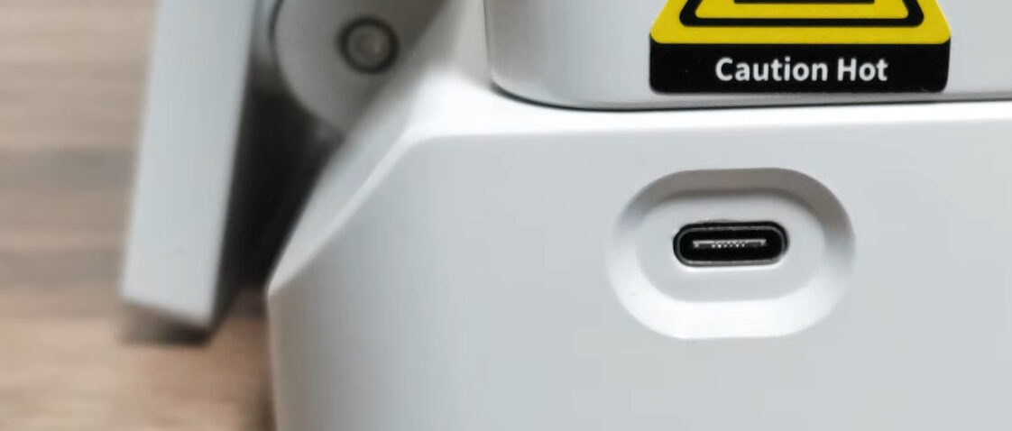 E1、USBタイプCポート